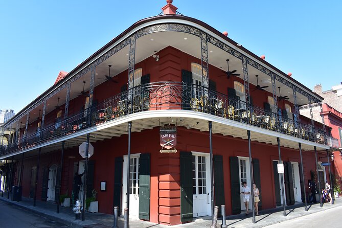 45-Minute French Quarter Highlights Tour in New Orleans - Chartres Street: architecture, quirky stories, and key institutions