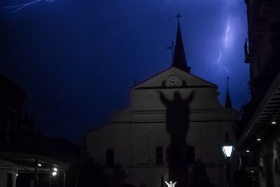 Audio Guided Historical Ghost Bus Tour of New Orleans - Buckner Mansion Pass-By and the Short Photo Break