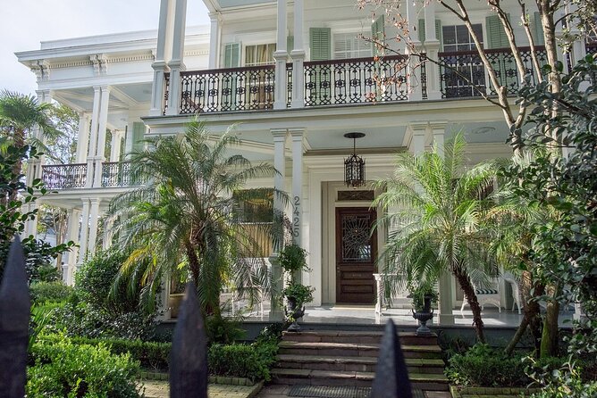 Explore New Orleans' Garden District: Private 2-hour Walking Tour - Lafayette Street: mansions and the cotton economy story