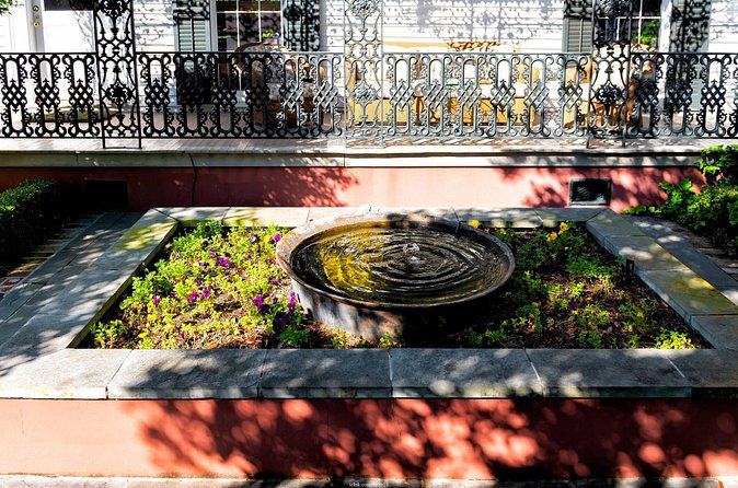 Explore New Orleans' Garden District: Private 2-hour Walking Tour - The Garden District highlights: jazz, Anne Rice, and film locations