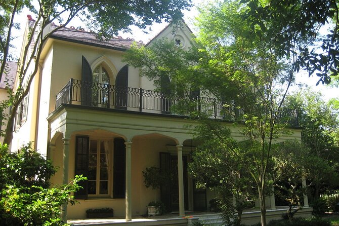 Explore New Orleans' Garden District: Private 2-hour Walking Tour - Starting at Commanders Palace: the best kind of “warm-up”