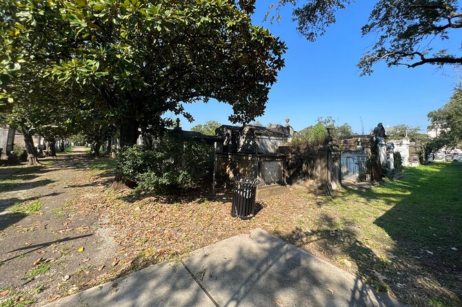 Garden District Architecture Walking Tour in New Orleans - Stop Two: Lafayette Cemetery No.1 and the Above-Ground Story