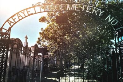 Garden District Celebrities Cemeteries Mansions and Mysteries Walking Tour - The walking pace: short stops, lots of seeing