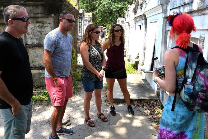 Garden District Secrets and Scandals Tour - Garden District architecture and the thrill of celebrity-home storytelling