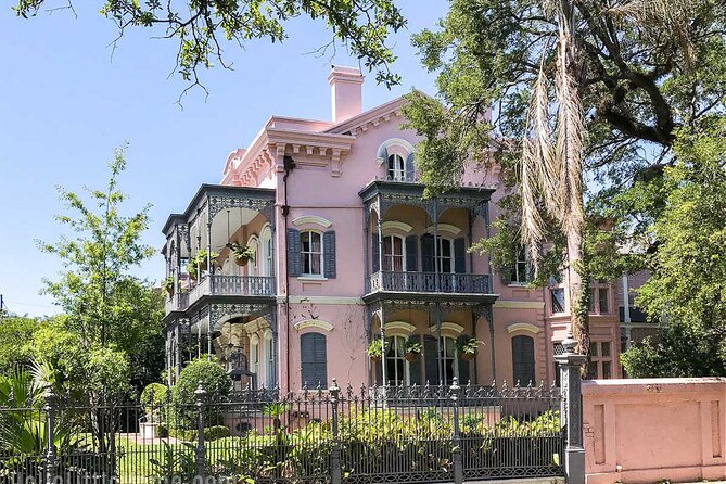 Garden District Walking Tour - Lafayette Cemetery No. 1: learning burial traditions from the iron gates