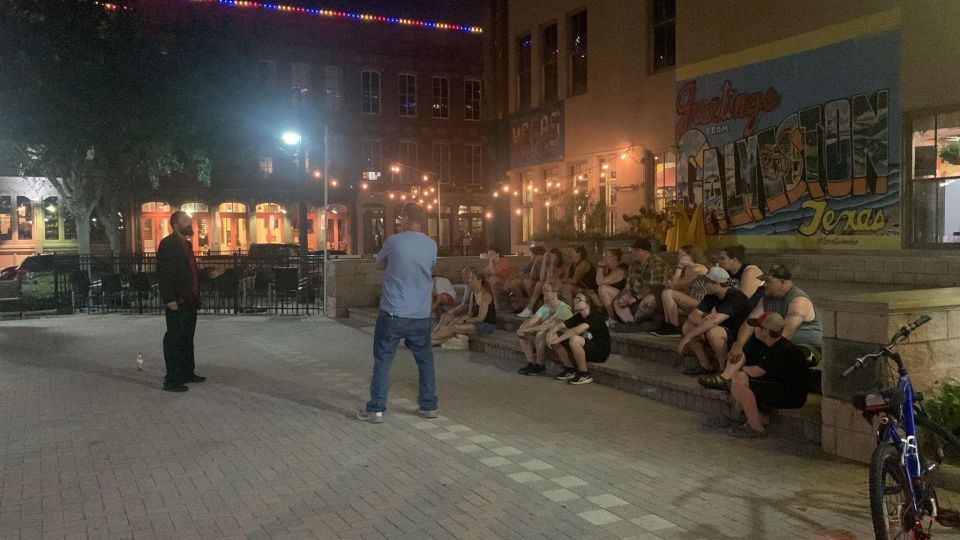 Ghost Tour with ghost hunting gear - Jackson Square at night: the pulse of the lights and the first clues