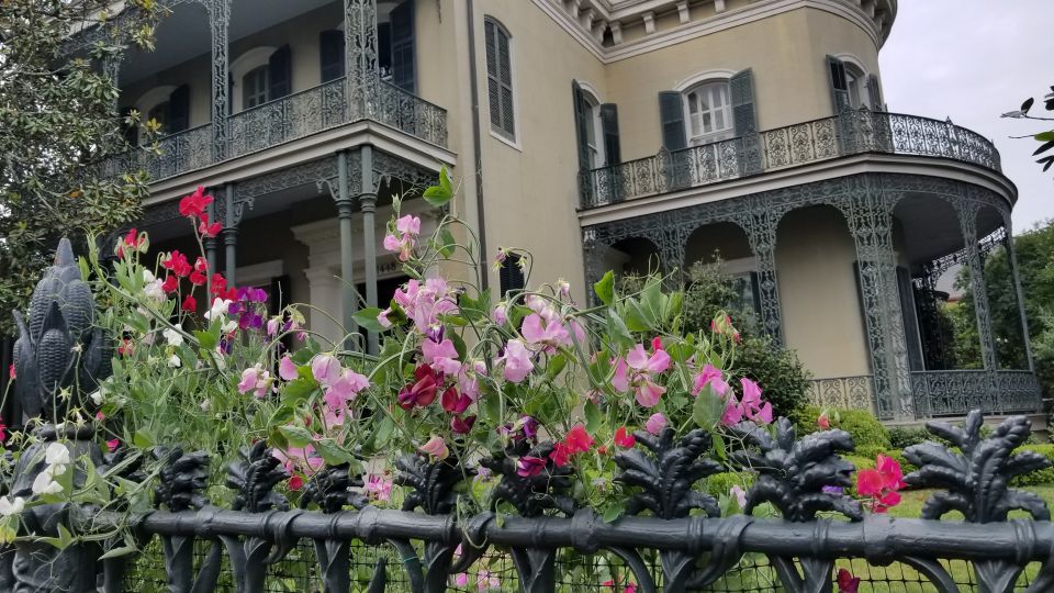 Glamorous Garden District Tour - Irish Channel and Shotgun Houses: Small-Scale Homes, Big-Scale Story