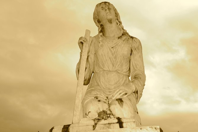 Haunted French Quarter Walking Tour in New Orleans - The guide experience: locals, English, and real engagement