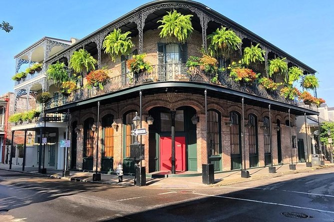 Highlights of New Orleans Private Driving Tour - City Park: 1,300 acres, oak-and-moss scenery, and the world’s largest grove angle