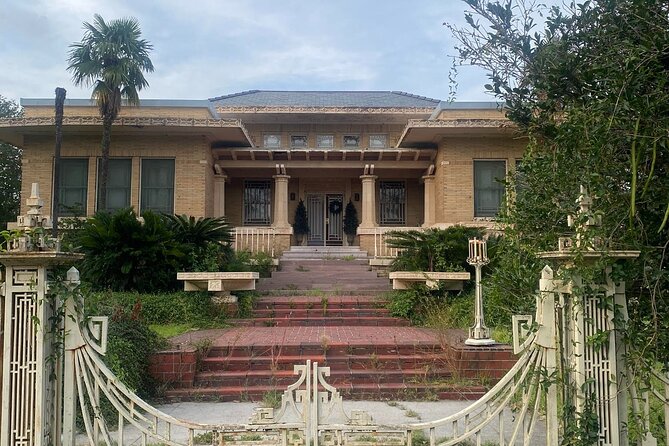 Historic Carrollton Neighborhood Walking Tour - Uptown/Carrollton on Foot: Railways, Lumberyards, and Architectural Variety