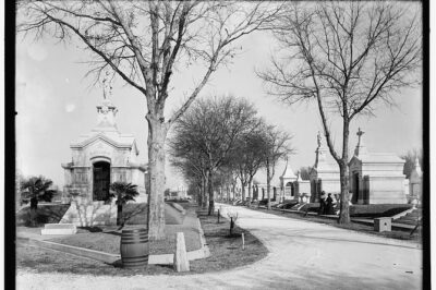 Metairie Cemetery Stories: A Self-Guided Audio Tour - VoiceMap GPS: how this self-guided tour really plays