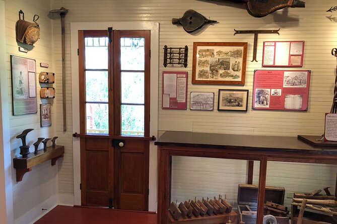 N’awlins Luxury: Laura Plantation Tour w/Transportation - Slave cabins and the Compair Lapin (Br’er Rabbit) connection