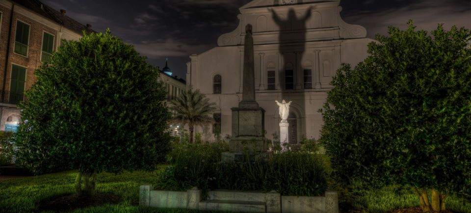 New Orleans: 1.5-Hour Infamous Women Night Tour - Ghost stories and gruesome tales: how the tour stays listenable