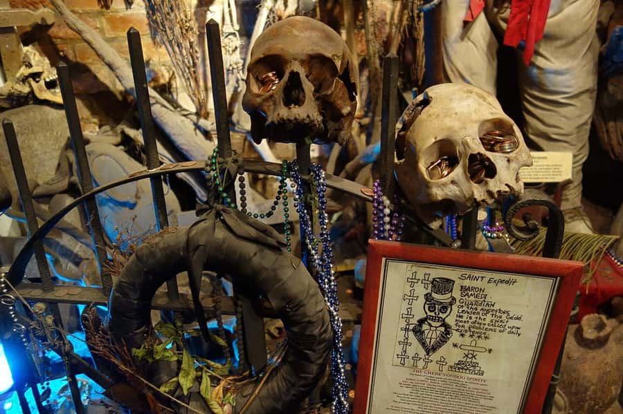 New Orleans: 1.5-Hour Voodoo History Evening Tour - The 90-minute format: walking a few blocks, not doing a hike