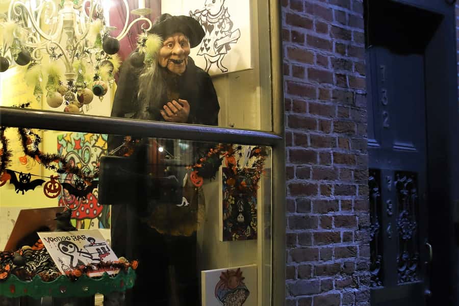 New Orleans: 1.5-Hour Voodoo History Evening Tour - The 100+ years of hysteria: the darker side of misinformation