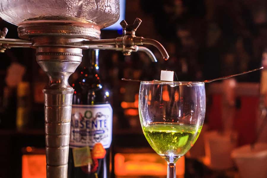 New Orleans: Afternoon Cocktail Walking Tour with Drinks - Why the French Quarter cocktail walk feels different than bar-hopping