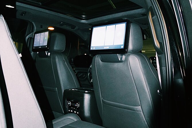 New Orleans Arrival Chauffeur Driven Transport by Executive SUV - What Happens When Your Flight Lands: Flight Tracking and Reminders