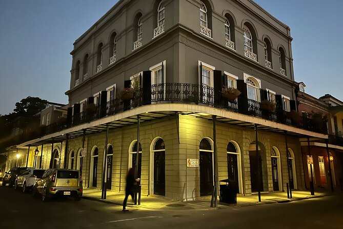 New Orleans : Best of Ghost & Voodoo Experience Walking Tour - Haunted houses you see, not haunted houses you enter