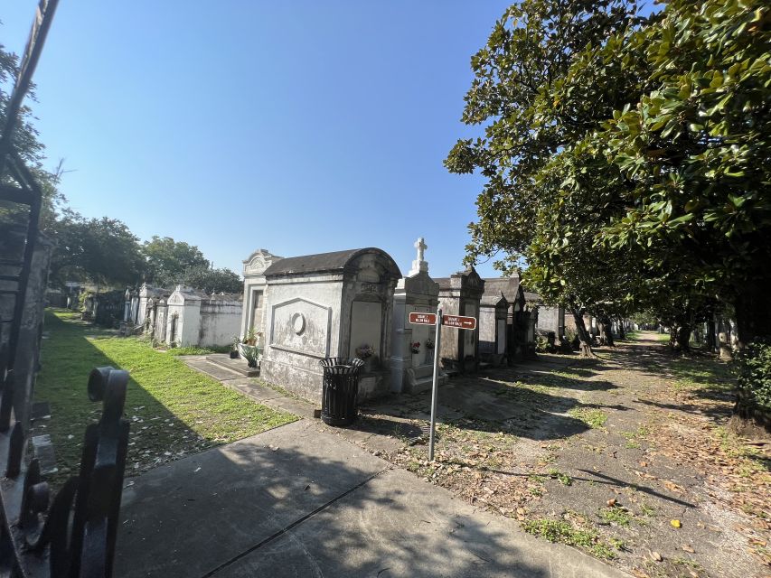 New Orleans : Best of Ghost & Voodoo Experience Walking Tour - Is $20 good value for a 2-hour ghost and voodoo walk?