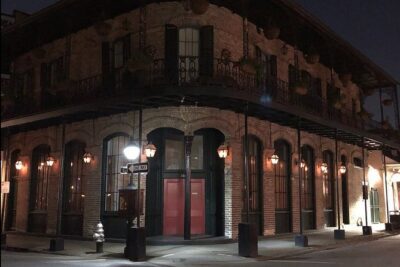 New Orleans Cemetery and Paranormal Investigation Bus Tour - Meeting at Voodoo Tavern and PoBoys: Timing and Setup Tips That Help