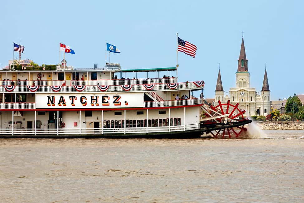 New Orleans: City Tour & Steamboat Daytime Jazz Cruise Combo - From Lake Pontchartrain to St. Charles Avenue: what the bus reveals