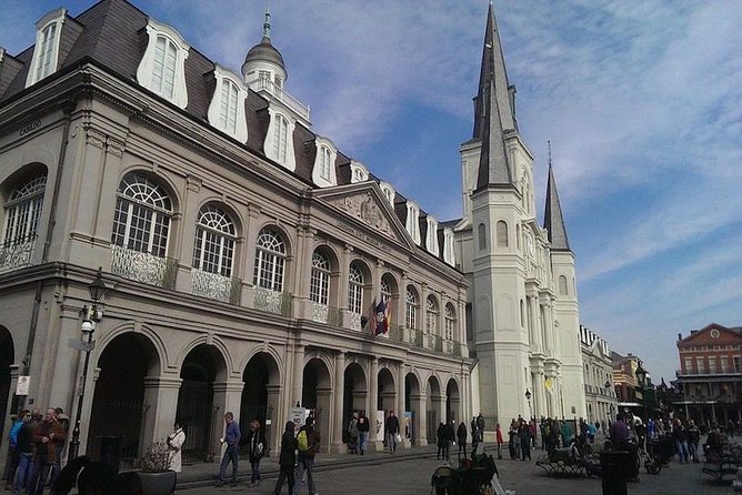 New Orleans Citywide Driving Tour - World War II Museum, art district, the Superdome, and the port