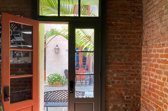 New Orleans Courtyard Cocktails: Happy Hour Mixology Class - Light bites between drinks: why the snacks matter