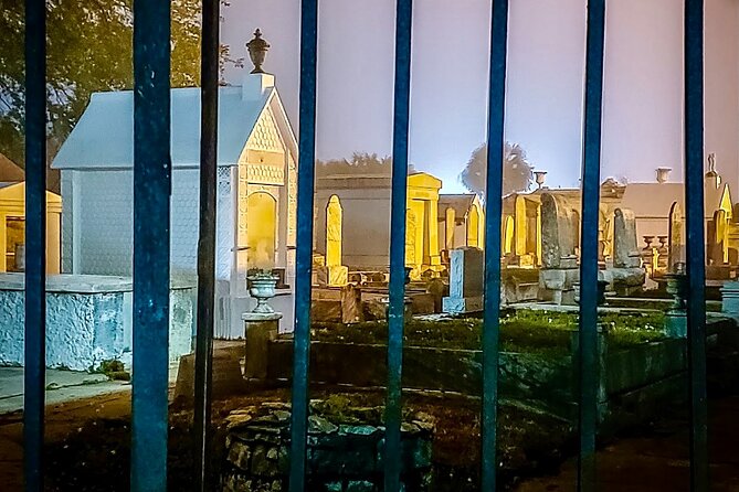 New Orleans Dead of Night Ghosts and Cemetery Bus Tour - How “ghostly” is it, and what to do with your camera