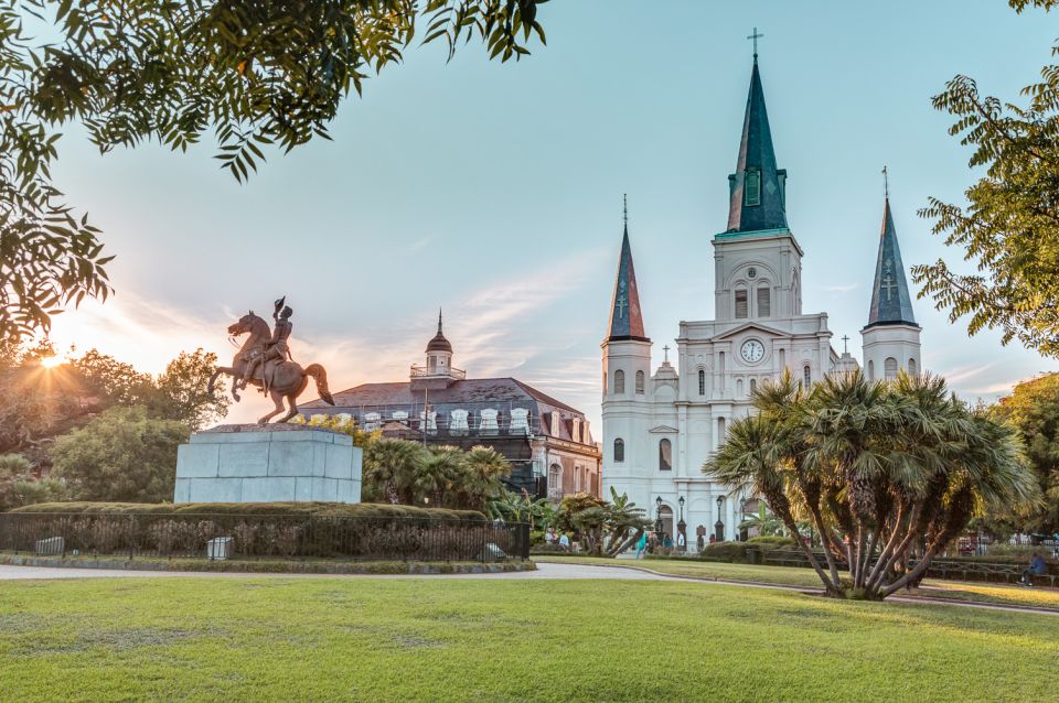 New Orleans French Quarter History and Hauntings Tour - The French Quarter at night: why the 2-hour format works