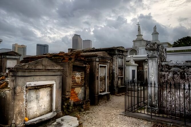 New Orleans French Quarter Private Walking Tour with a Guide - Strolling the French Quarter Streets: Courtyards, Color, and Context