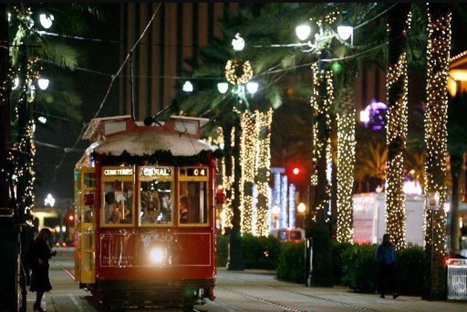 New Orleans French Quarter: Seasonal Christmas Tour - French Quarter sights on the walk: decorated balconies and historic facades