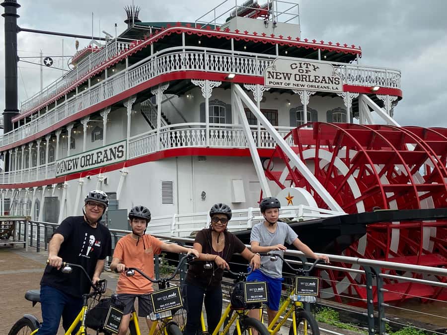 New Orleans: Garden District and French Quarter Bike Tour - From Jackson Square to Two Totally Different New Orleans Moods