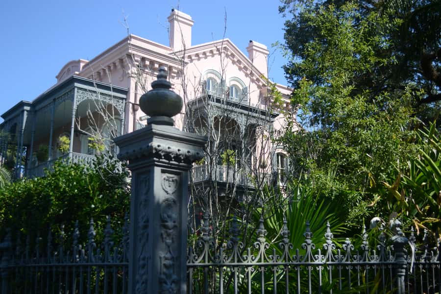 New Orleans: Garden District and French Quarter Bike Tour - The Garden District: Mansions, Tree-Lined Side Streets, and Civil War-Era Stories