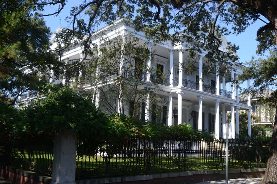 New Orleans: Garden District and French Quarter Bike Tour - French Quarter Streets, Landmark Stops, and a Guide Who Gives Context