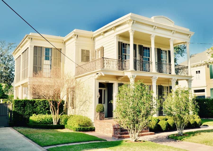 New Orleans: Garden District and Lafayette Cemetery Tour - St. Charles Avenue streetcar: the easy, scenic way in