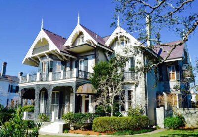 New Orleans: Garden District and Lafayette Cemetery Tour - Garden District architecture: what you’ll actually notice on the walk