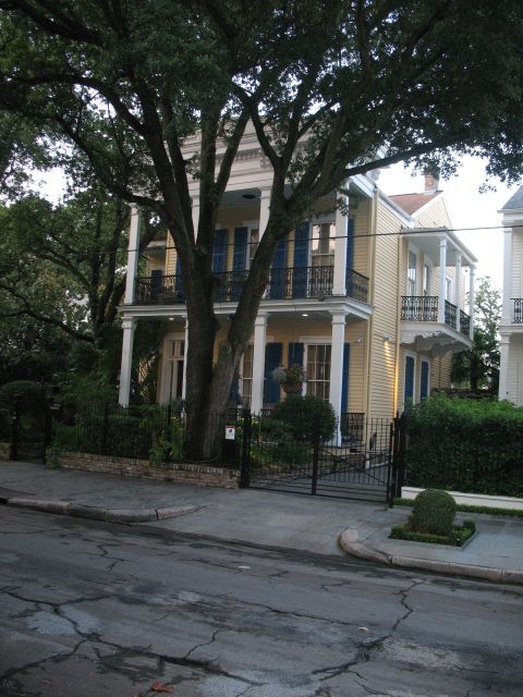 New Orleans: Garden District Walking Tour - Eustis-Haus and Sandra Bullock: Pop Culture With Place