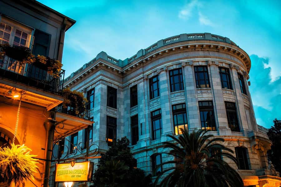 New Orleans: Ghosts & Spirits Interactive Walking Tour - Augmented reality scenes you activate on your iPhone or iPad