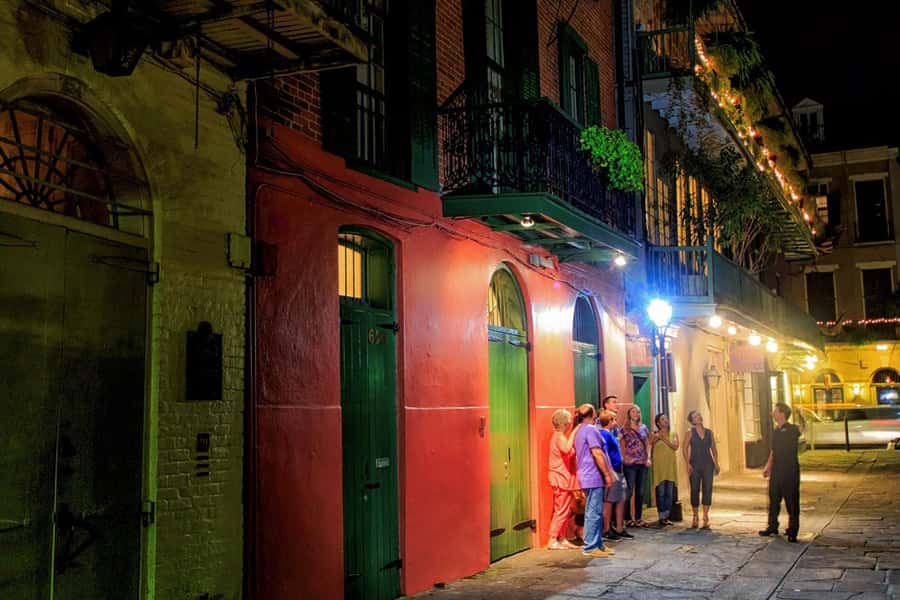 New Orleans: Ghosts & Spirits Interactive Walking Tour - Who should book this tour (and who might want a different one)