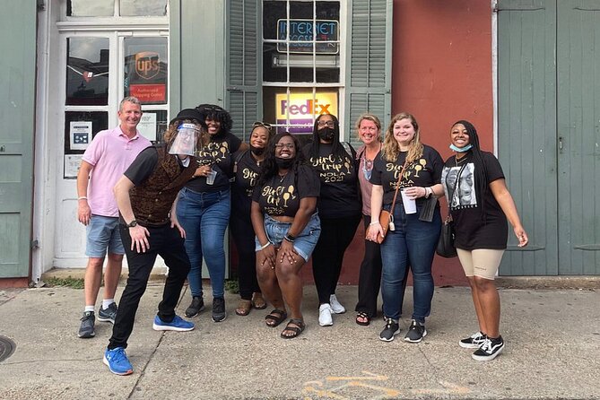 New Orleans Happy Hour Ghost Walking Tour Pub Crawl - The walking pace, group size, and what to bring