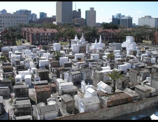 New Orleans Haunted Excursion Walking Tour - The darker stops: unsolved murders and suicides (and how to handle the tone)
