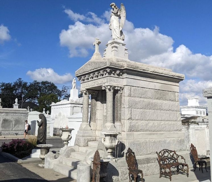 New Orleans: History, Culture & Architecture Guided Tour - French Quarter: what to watch for when the guide is talking