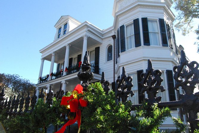 New Orleans Holiday Bus Tour: Jingling Through the Crescent - Jackson Square and the Cabildo/Presbytere Area: The Holiday Story Gets Clear