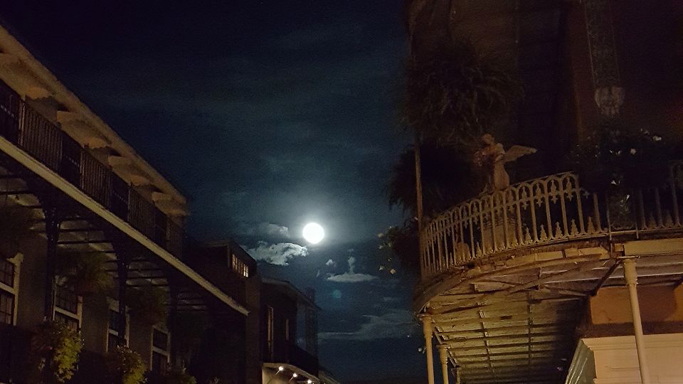 New Orleans: Lewd Spirits Tour - The First Story Stop: Spirits and Spirits Meet