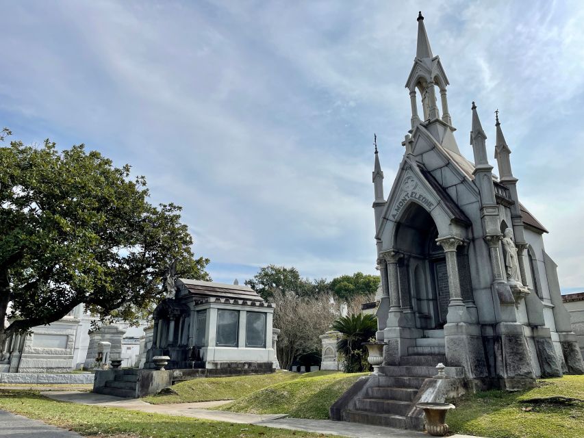 New Orleans: Millionaire’s Tombs of Metairie Cemetery Tour - Key things you’ll notice on the Metairie Millionaire’s Tombs tour