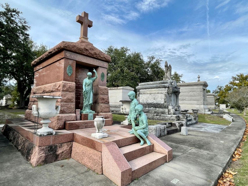 New Orleans: Millionaire’s Tombs of Metairie Cemetery Tour - Why Metairie Cemetery’s Millionaire’s Tombs tour is so different