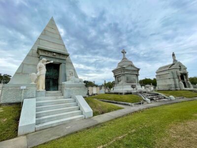 New Orleans: Millionaire’s Tombs of Metairie Cemetery Tour - Meeting at the Law Enforcement Memorial (and getting oriented fast)