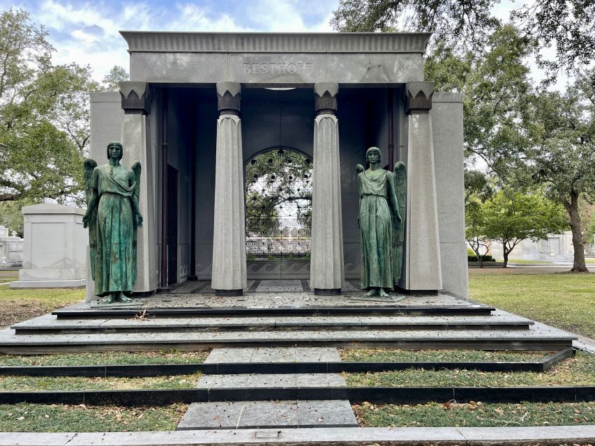 New Orleans: Millionaire’s Tombs of Metairie Cemetery Tour - Metairie’s place on the National Register (and why that matters on foot)