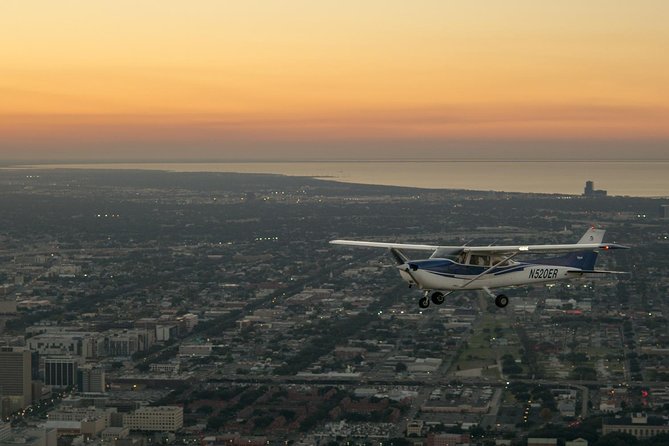 New Orleans Night Sightseeing Flight - The private plane experience: what it feels like in practice