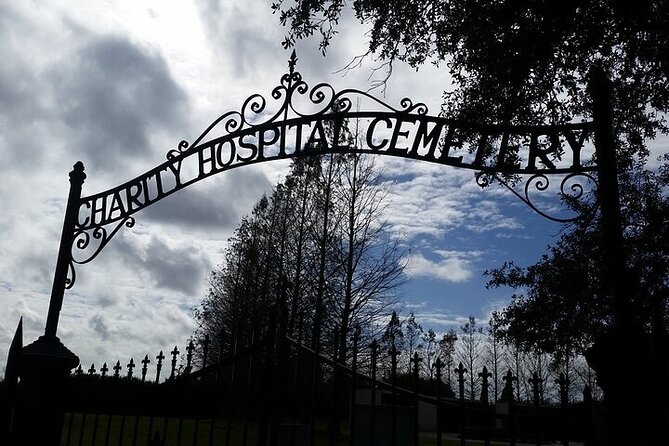 New Orleans Nighttime Cemetery and Haunted Plantation Tour - Why this nighttime plantation-and-cemetery combo is a smart use of time